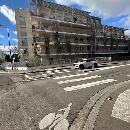 Appartement Cocon Urban Terrasse Et Stationnement Gratuit Villeurbanne