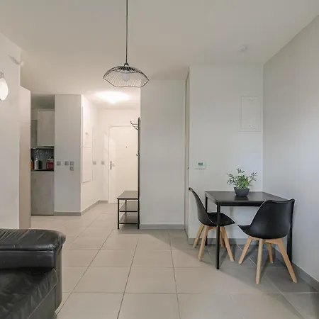 Cocon Urban Terrasse Et Stationnement Gratuit * 维勒班